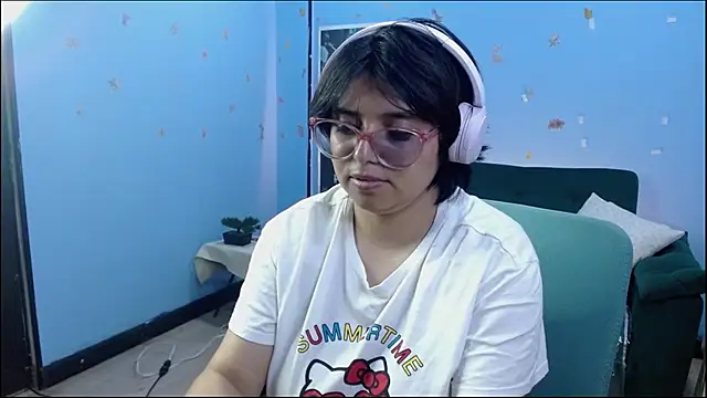 Snapshot of X_CHERRY_XX chatting on June 5, 1:34 am X CHERRY XX online show from June 5, 1:34 am