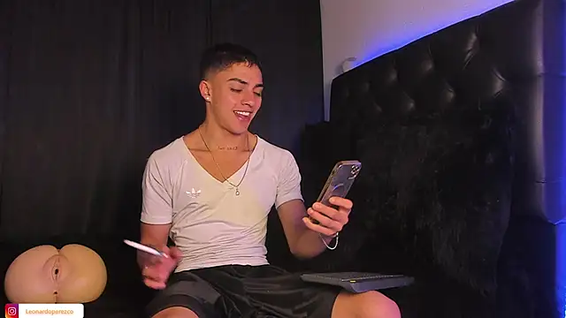 Snapshot of James1lee_ chatting on February 15, 3:31 am James1lee  online show from February 15, 3:31 am