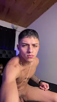 Snapshot of James1lee_ chatting on October 31, 4:46 am James1lee online show from October 31, 4:46 am