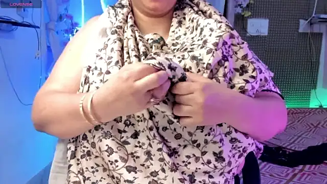 Snapshot of Gulabi_Queen chatting on March 4, 11:08 am Gulabi Queen online show from March 4, 11:08 am