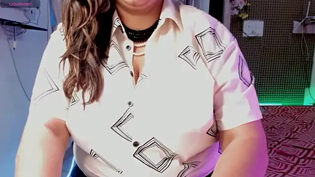 Snapshot of Gulabi_Queen chatting on March 5, 11:17 am Gulabi Queen online show from March 5, 11:17 am