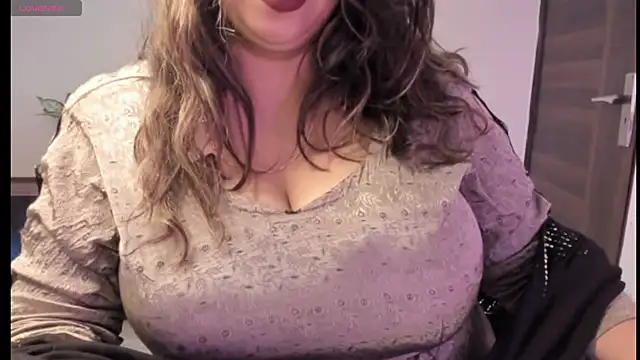 Snapshot of Gulabi_Queen chatting on March 12, 7:17 pm Gulabi Queen online show from March 12, 7:17 pm