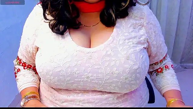 Snapshot of Gulabi_Queen chatting on December 19, 6:15 pm Gulabi Queen online show from December 19, 6:15 pm