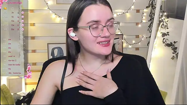 Snapshot of Josephine_jo chatting on December 5, 8:27 pm Josephine jo online show from December 5, 8:27 pm