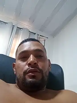 Snapshot of enrique2459 chatting on December 22, 7:00 pm enrique2459 online show from December 22, 7:00 pm