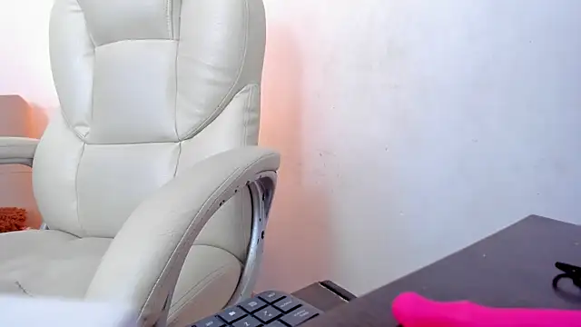 anyi restrepo online show from December 11, 2:33 pm