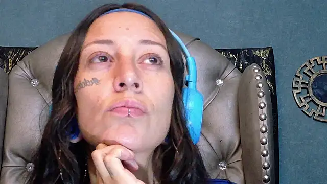 Snapshot of LusstCruella chatting on June 16, 11:13 am LusstCruella online show from June 16, 11:13 am