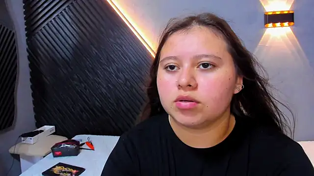 Snapshot of Laia_and_Aloby chatting on May 16, 9:13 pm Laia and Aloby online show from May 16, 9:13 pm