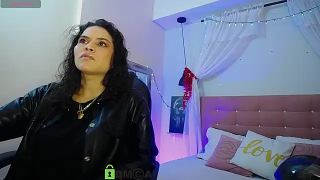 Snapshot of natasha__jackson chatting on February 10, 1:33 pm natasha jackson online show from February 10, 1:33 pm