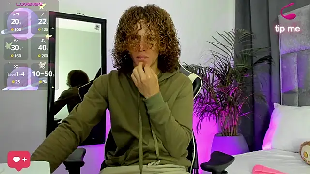 All3ssandr0 online show from December 5, 1:58 am