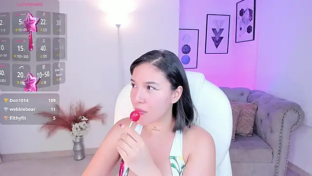 kendaall jenner  online show from December 13, 6:42 am