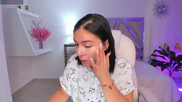 kendaall jenner  online show from January 18, 1:19 am