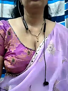 Snapshot of bhuvana555 chatting on December 10, 3:52 am bhuvana555 online show from December 10, 3:52 am
