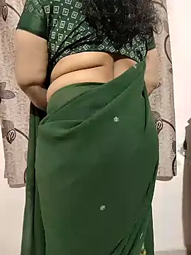 Snapshot of bhuvana555 chatting on December 24, 9:00 pm bhuvana555 online show from December 24, 9:00 pm