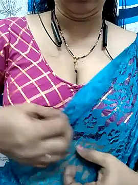 Snapshot of bhuvana555 chatting on January 15, 3:54 am bhuvana555 online show from January 15, 3:54 am