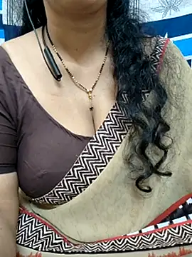 Snapshot of bhuvana555 chatting on February 12, 7:13 am bhuvana555 online show from February 12, 7:13 am