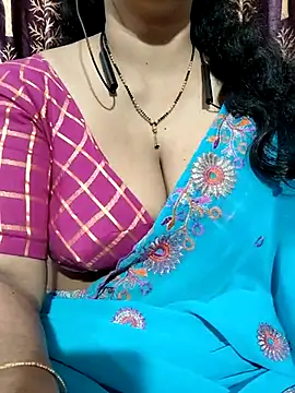 Snapshot of bhuvana555 chatting on February 18, 11:41 pm bhuvana555 online show from February 18, 11:41 pm