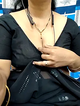 Snapshot of bhuvana555 chatting on February 20, 4:28 am bhuvana555 online show from February 20, 4:28 am