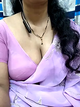 Snapshot of bhuvana555 chatting on February 20, 7:34 am bhuvana555 online show from February 20, 7:34 am