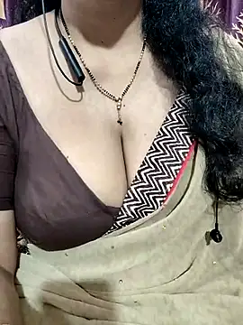 Snapshot of bhuvana555 chatting on February 20, 8:47 pm bhuvana555 online show from February 20, 8:47 pm