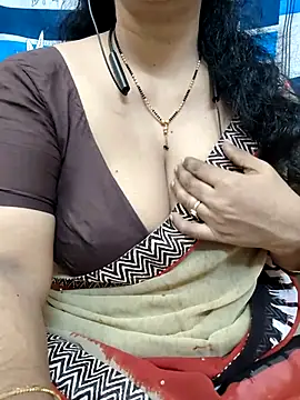 Snapshot of bhuvana555 chatting on February 24, 4:16 am bhuvana555 online show from February 24, 4:16 am