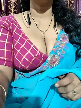 Snapshot of bhuvana555 chatting on February 25, 9:13 pm bhuvana555 online show from February 25, 9:13 pm