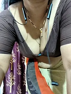 Snapshot of bhuvana555 chatting on March 6, 8:48 pm bhuvana555 online show from March 6, 8:48 pm