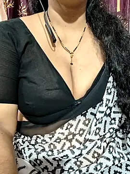 Snapshot of bhuvana555 chatting on March 21, 6:18 pm bhuvana555 online show from March 21, 6:18 pm