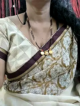 Snapshot of bhuvana555 chatting on September 11, 4:45 am bhuvana555 online show from September 11, 4:45 am
