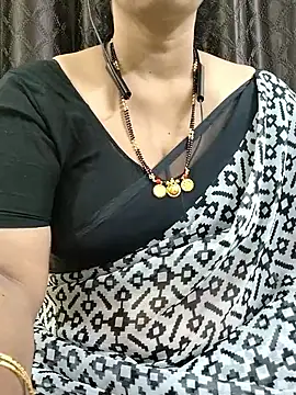 Snapshot of bhuvana555 chatting on September 27, 6:24 pm bhuvana555 online show from September 27, 6:24 pm