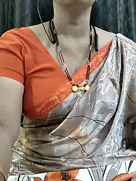 Snapshot of bhuvana555 chatting on September 28, 5:18 pm bhuvana555 online show from September 28, 5:18 pm