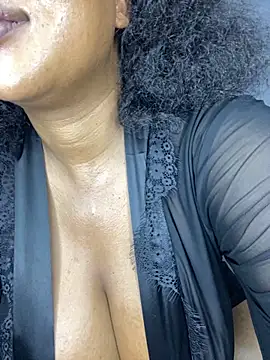 Snapshot of MayaPassion chatting on December 5, 2:03 pm MayaPassion online show from December 5, 2:03 pm