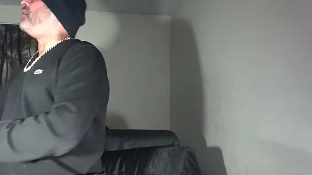 Snapshot of RickStone51 chatting on December 21, 4:52 am RickStone51 online show from December 21, 4:52 am