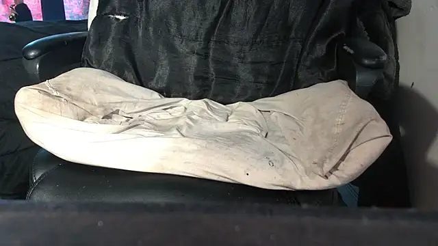 Snapshot of RickStone51 chatting on January 10, 4:53 pm RickStone51 online show from January 10, 4:53 pm