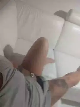 Snapshot of swingr chatting on January 22, 11:53 pm swingr online show from January 22, 11:53 pm