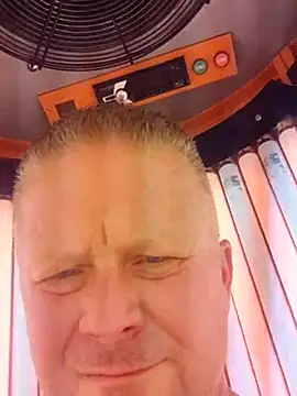 Snapshot of swingr chatting on March 7, 12:45 pm swingr online show from March 7, 12:45 pm