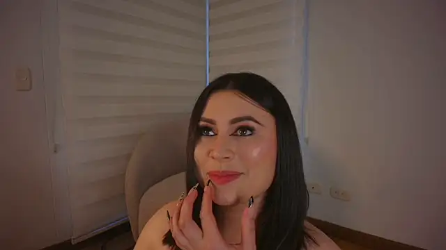 venusleroy  online show from October 22, 10:20 pm