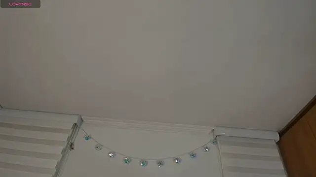 venusleroy  online show from March 3, 11:32 pm