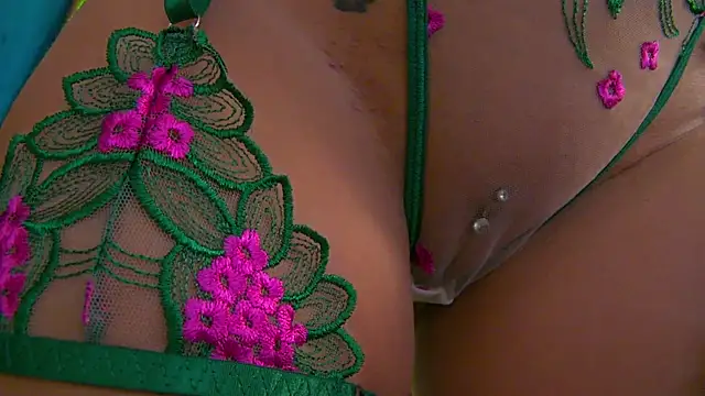 Snapshot of Foxxxy_MILF chatting on June 8, 3:51 am Foxxxy MILF online show from June 8, 3:51 am
