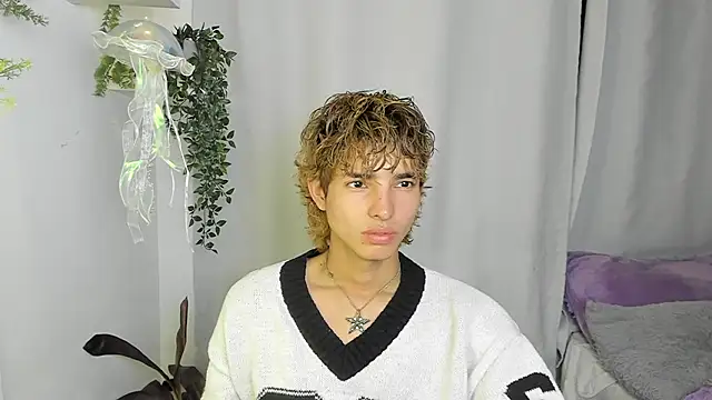 santy-kitty online show from October 7, 2:09 am