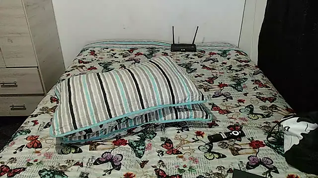 Snapshot of gissel13 chatting on March 21, 2:39 am gissel13 online show from March 21, 2:39 am