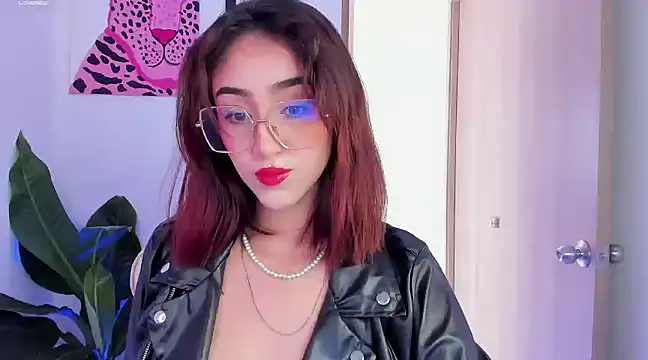 Snapshot of MelodieRoy chatting on February 5, 5:09 pm MelodieRoy online show from February 5, 5:09 pm