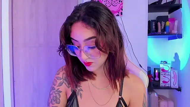 Snapshot of MelodieRoy chatting on February 27, 5:36 pm MelodieRoy online show from February 27, 5:36 pm