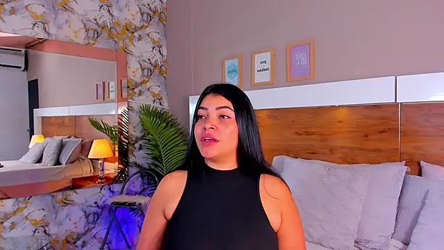 Snapshot of EmaBakker chatting on October 22, 1:22 pm EmaBakker online show from October 22, 1:22 pm