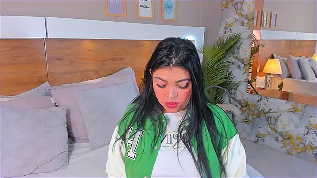 Snapshot of EmaBakker chatting on November 30, 11:47 am EmaBakker online show from November 30, 11:47 am