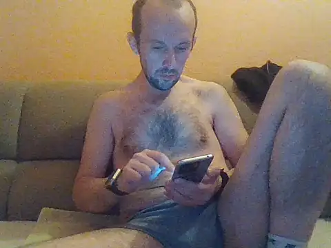 Snapshot of Translover66789 chatting on April 19, 11:31 am Translover66789 online show from April 19, 11:31 am