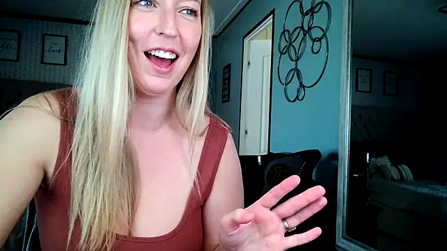 lucyallen4201 online show from January 14, 9:20 pm