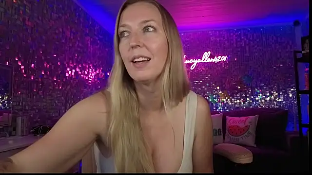 lucyallen4201 online show from July 25, 12:31 am