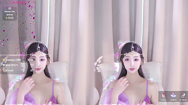 Snapshot of UUKiss_ chatting on January 8, 4:44 am UUKiss online show from January 8, 4:44 am