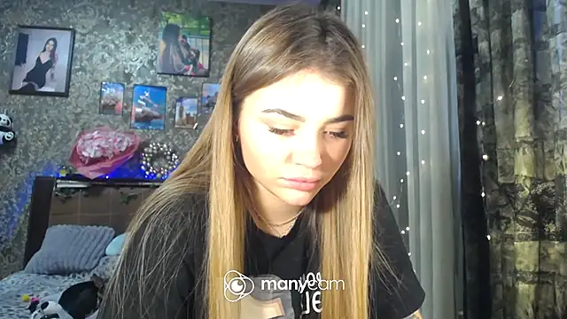 Snapshot of BonnyShy chatting on December 6, 11:33 am BonnyShy online show from December 6, 11:33 am